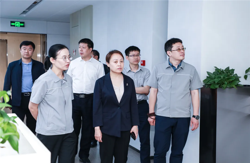 2023年5月15日，河北建材职业技术学院党委书记张明莉一行到918博天堂北京集团进行校企合作交流。